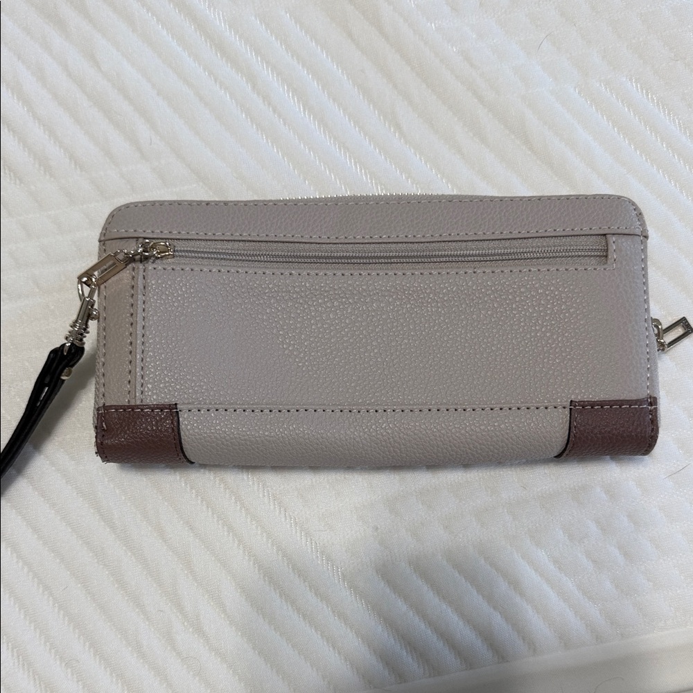 Guess wallet - Picture 2 of 5